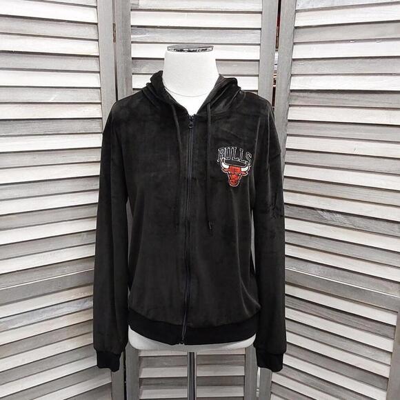 Chicago Bulls Women's NBA Velour Zip Up Graphic Hoodie | NBA | Large - Picture 1 of 10